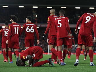 Liverpool survive West Ham sca...